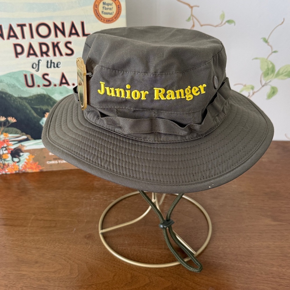 Junior Ranger Hat and National Parks of the USA Hardcover Book by Kate Siber - Picture 11 of 16